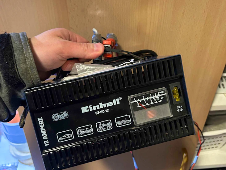 Akkulaturi+20m kaapelikela