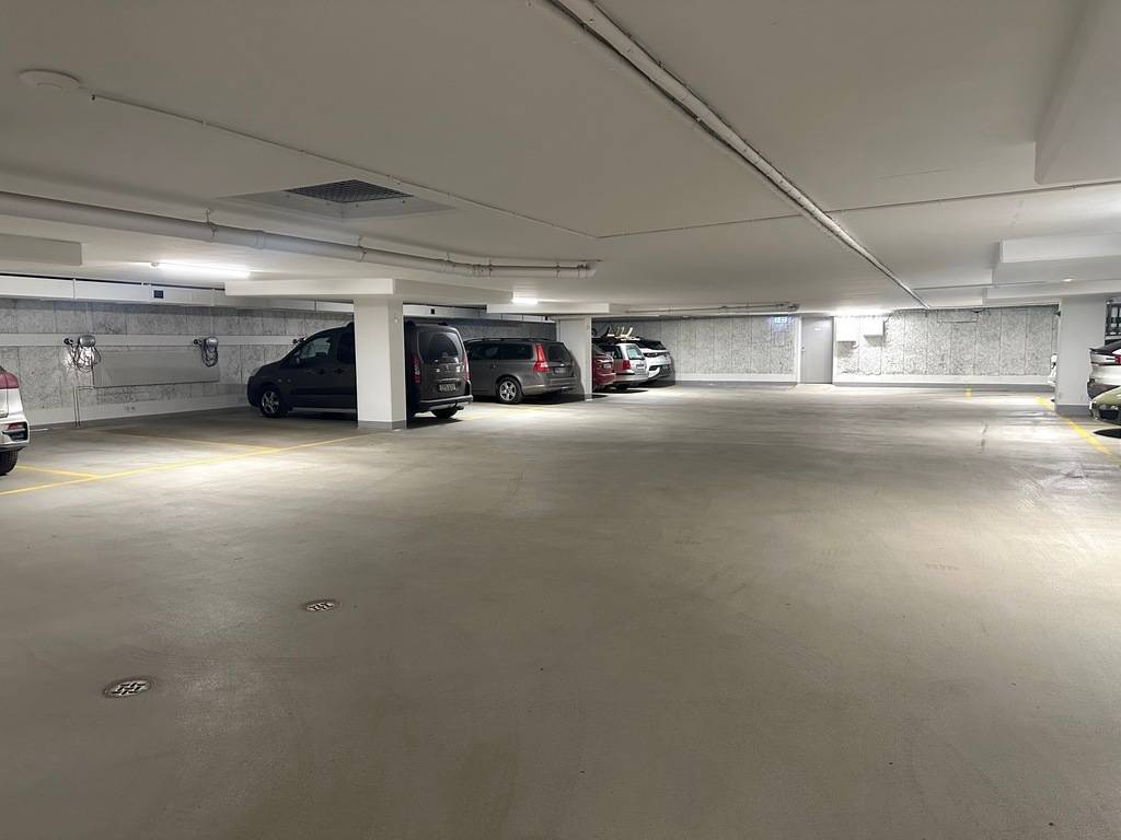 Rare opportunity – premium roofed parking space with ev charger on krukmakargatan, södermalm 3500 sek/m