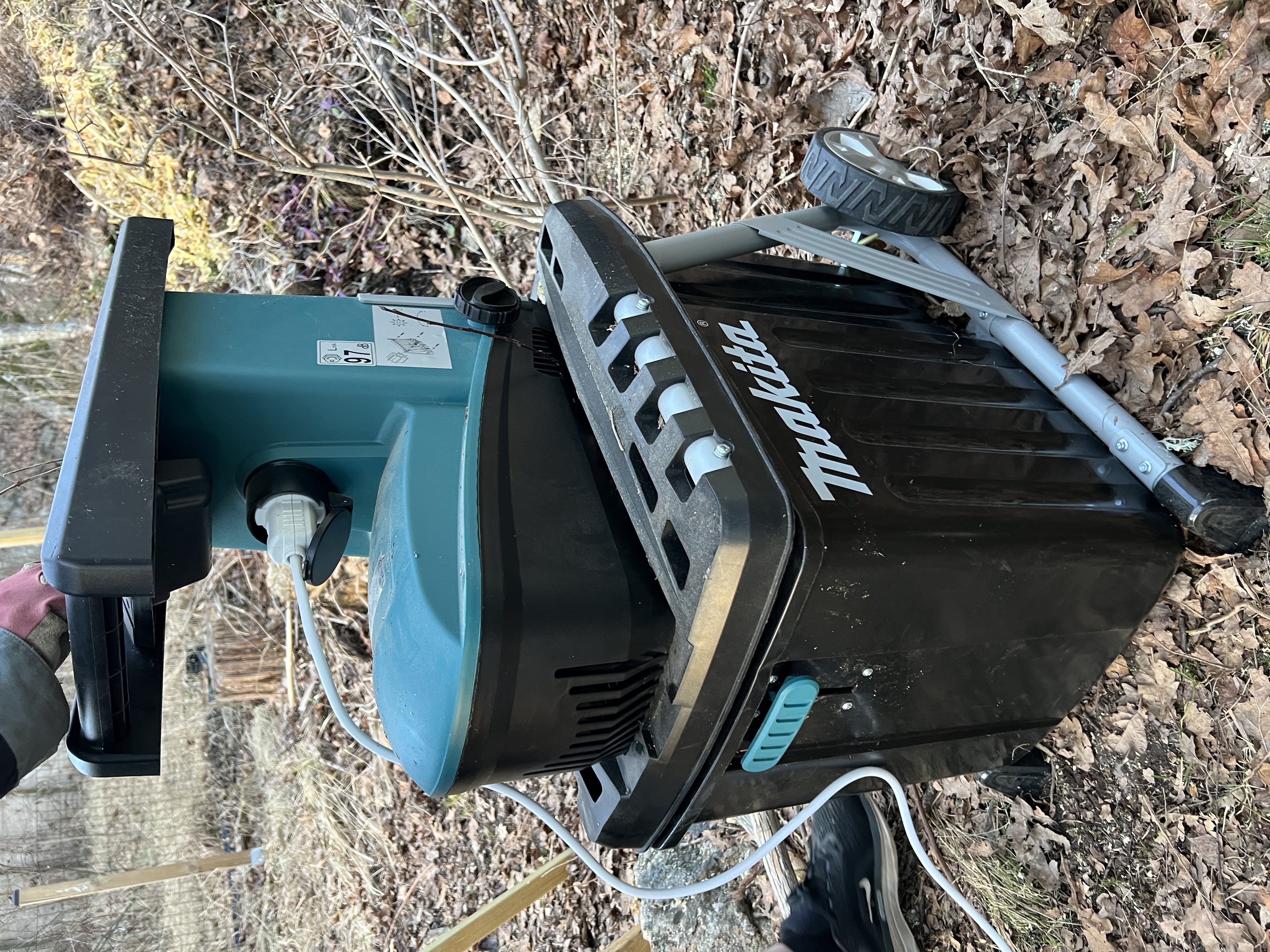 Kompostkvarn makita för grova grenar