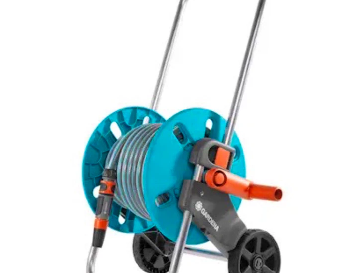 Trädgårdsslang på vinda