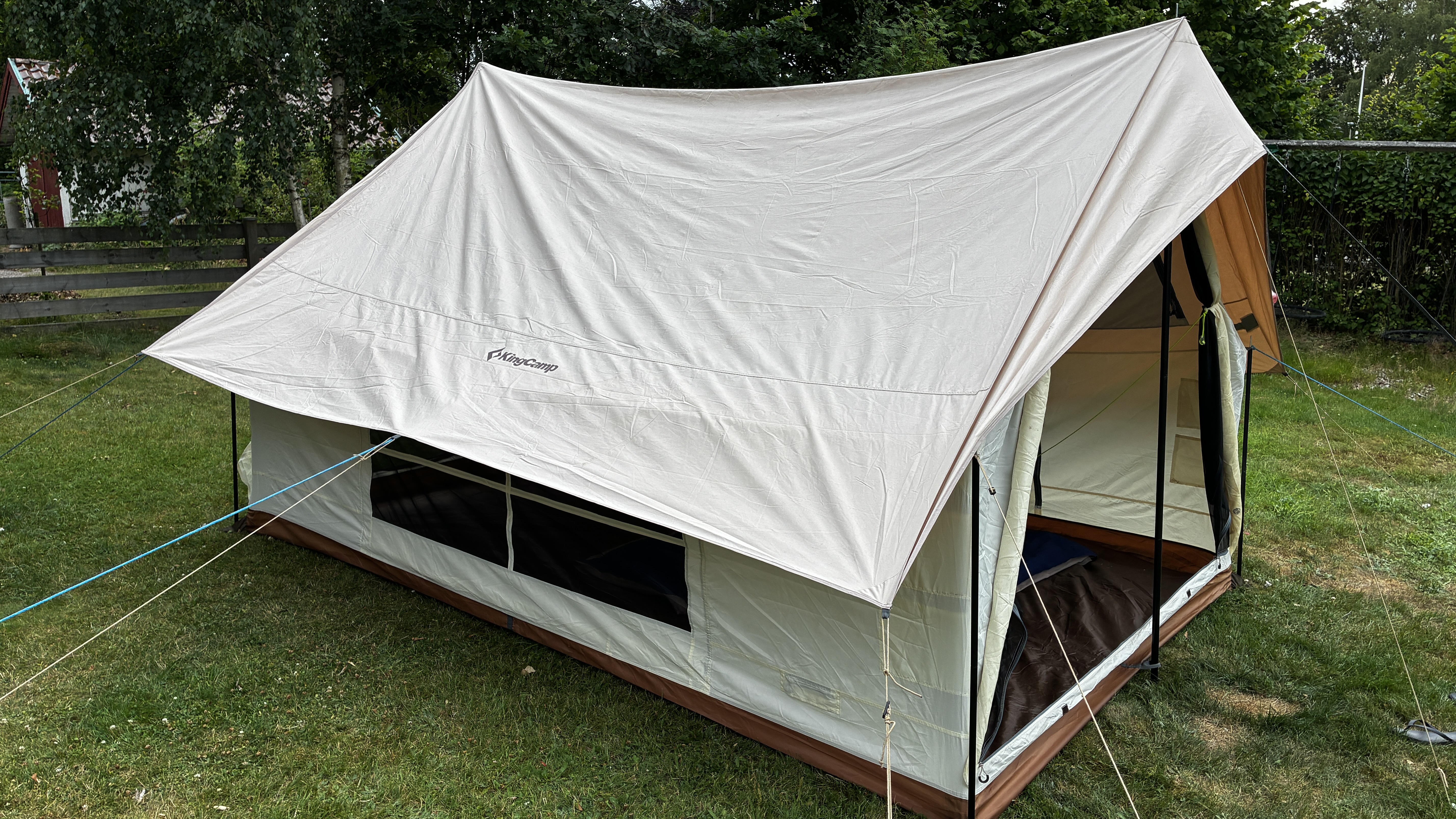 Camping tent for 5 -6 people + air mattress + stove + pump