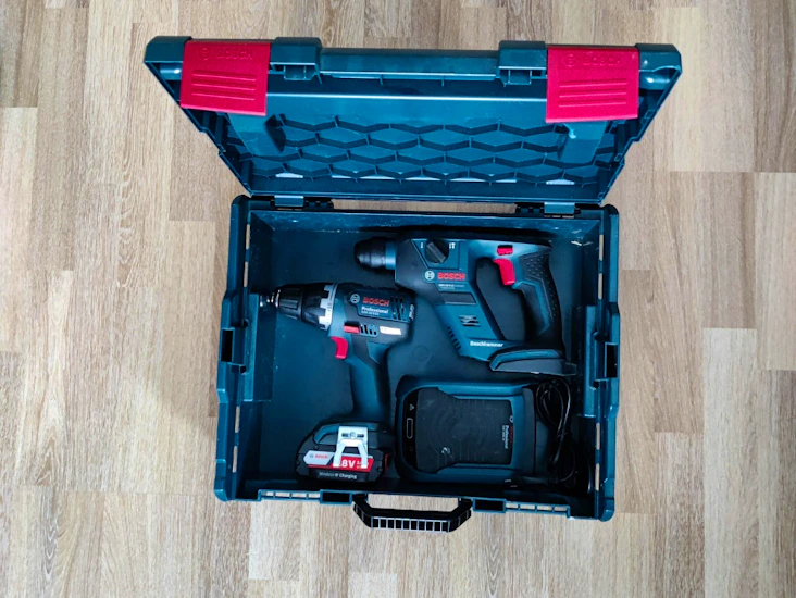 Akkukäyttöinen poravasara + akkuporakone