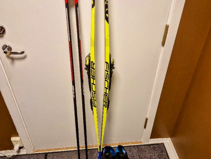 Felleskipakke 195cm med staver og sko