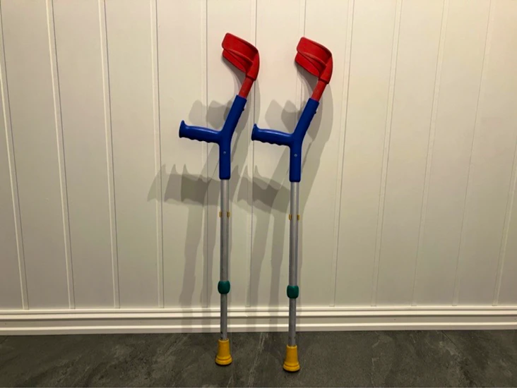 Justerbare krykker til barn