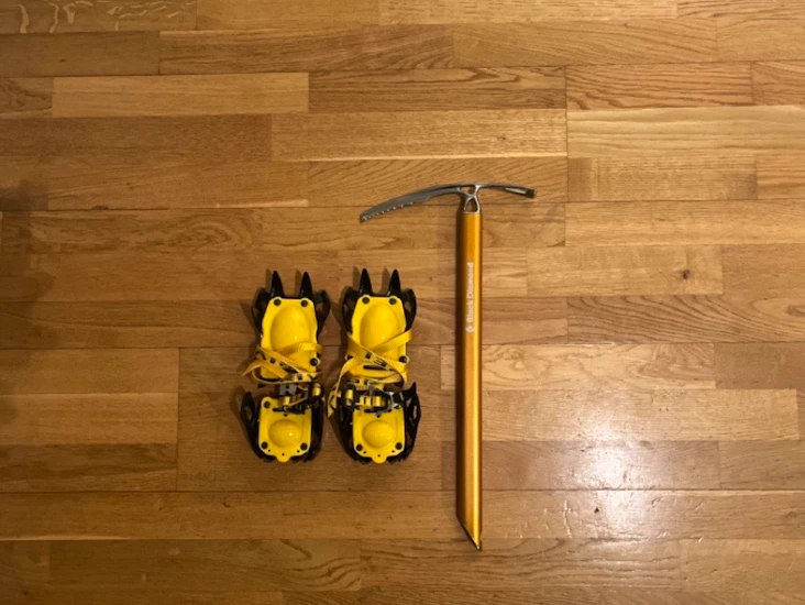 Stegjärn för snowboardboots + isyxa