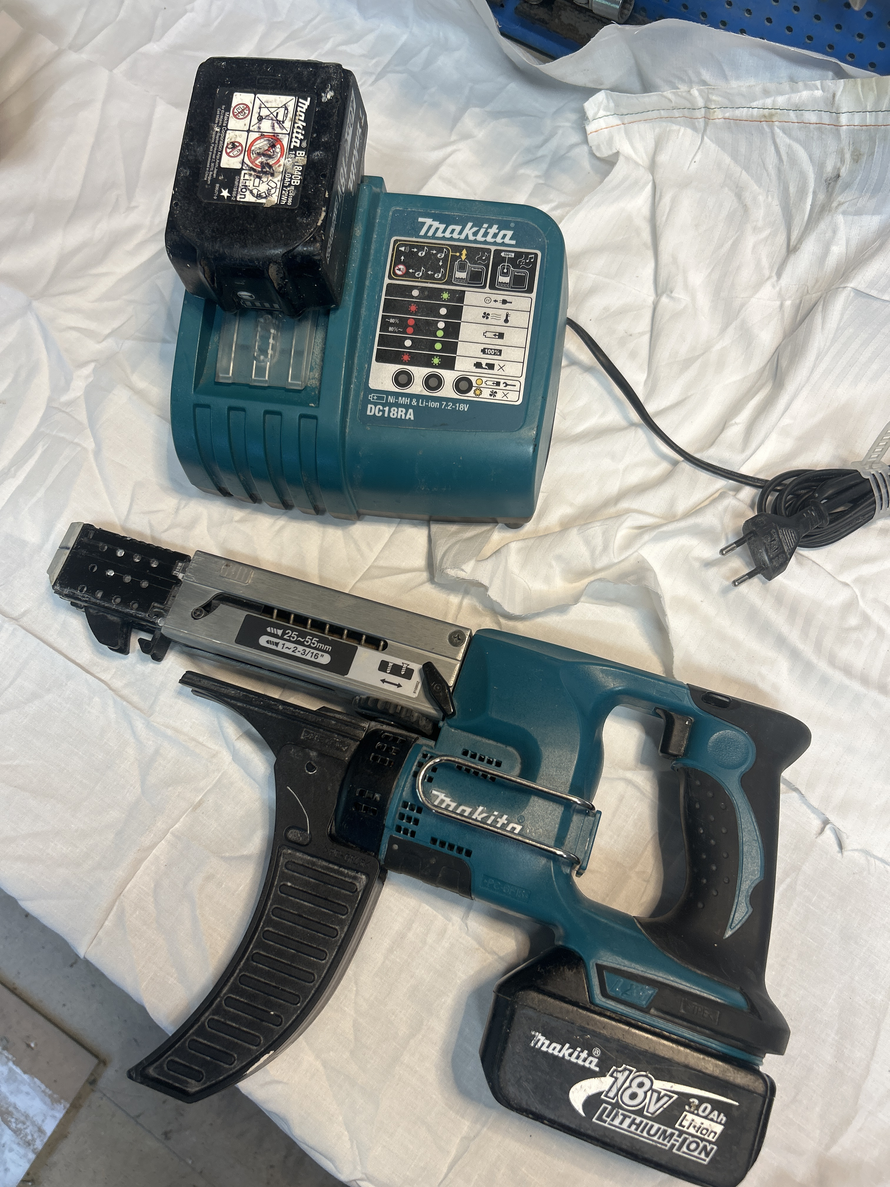 Makita automatskruvdragare