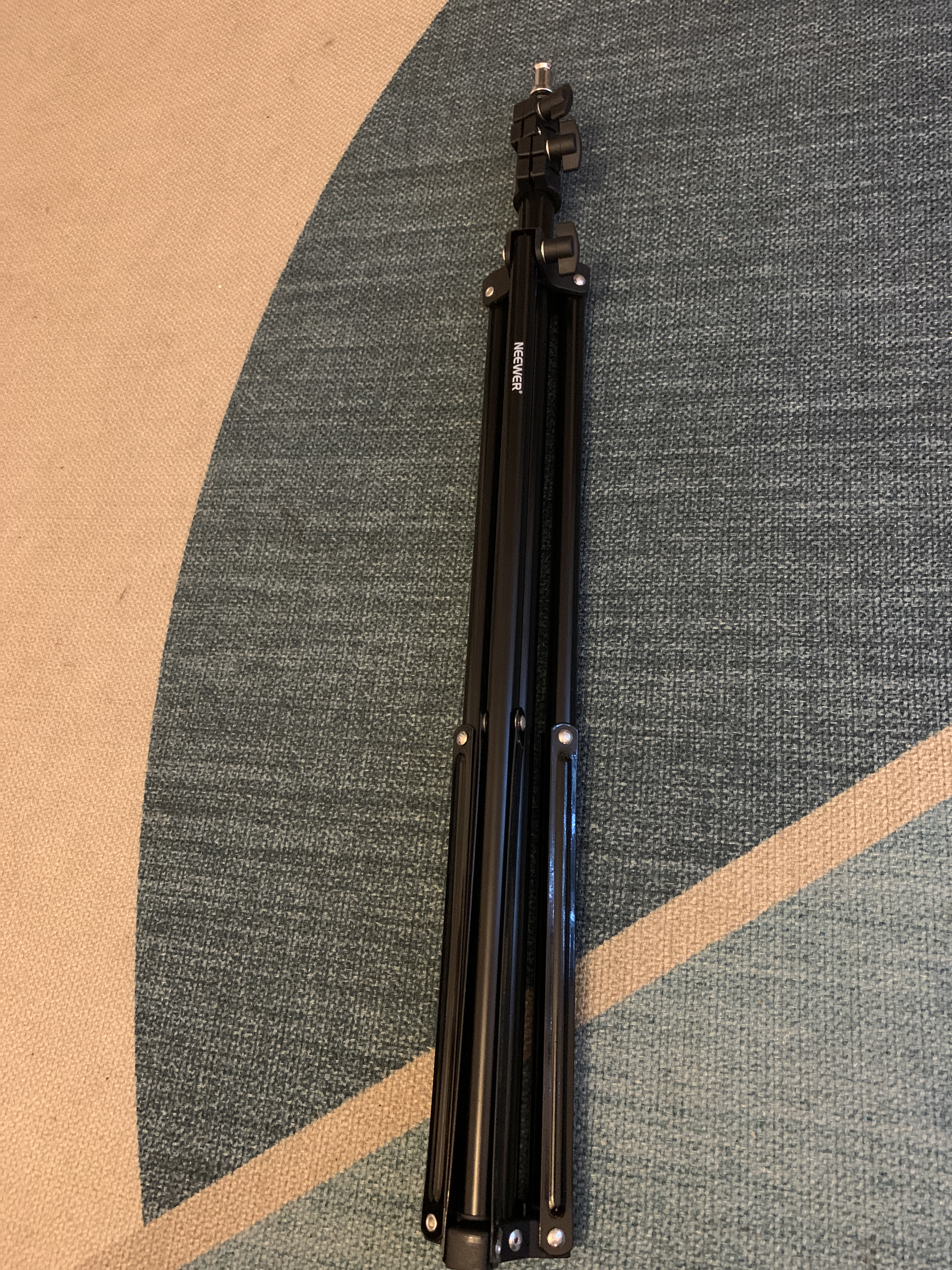 Neewer collapsible metal photography light stand with inner spring cushion, 1/4" screw, and carrying bag for lights, reflectors, softboxes, backgrounds