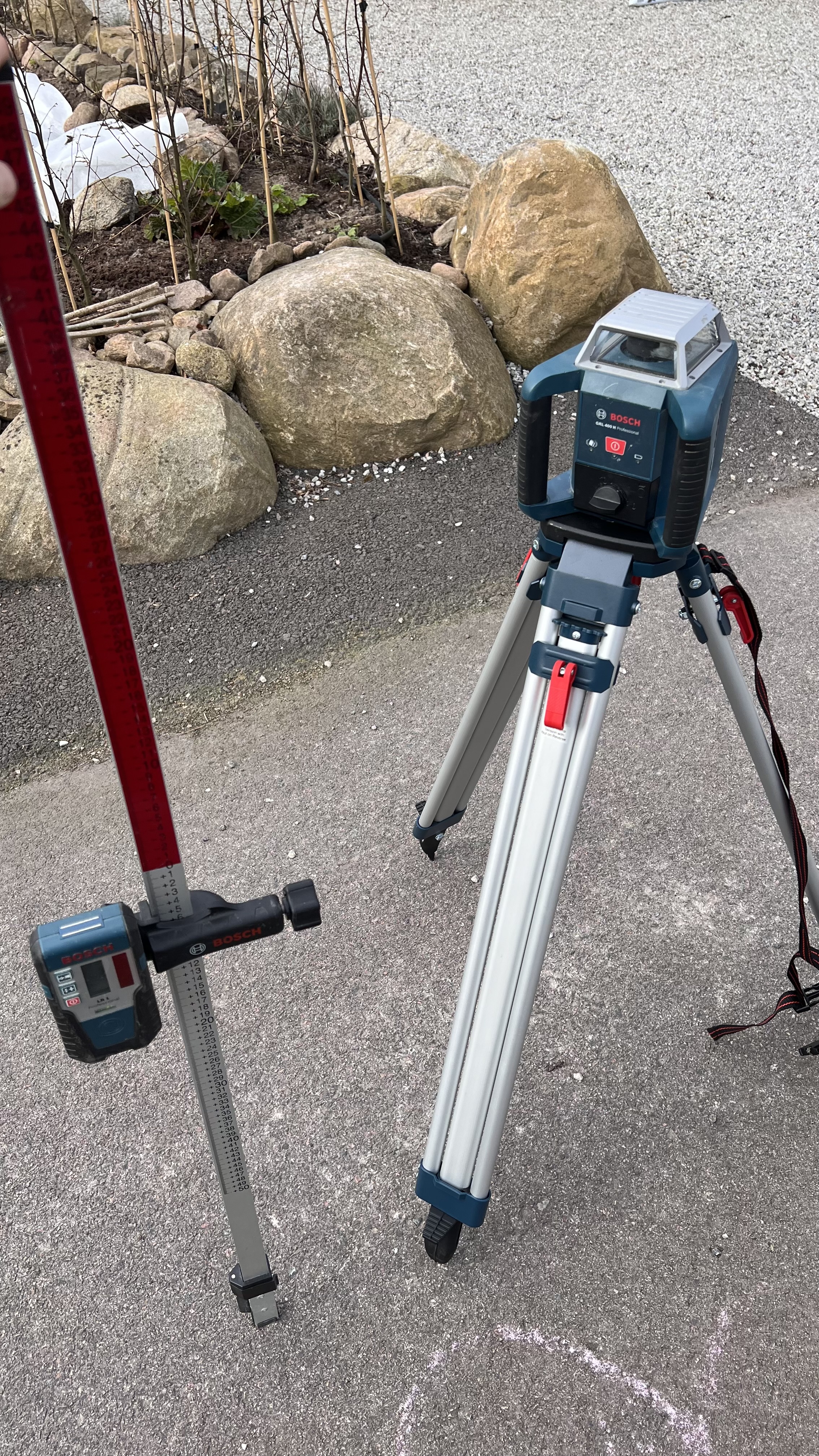 Bosch rotationslaser med stativ och mätsticka