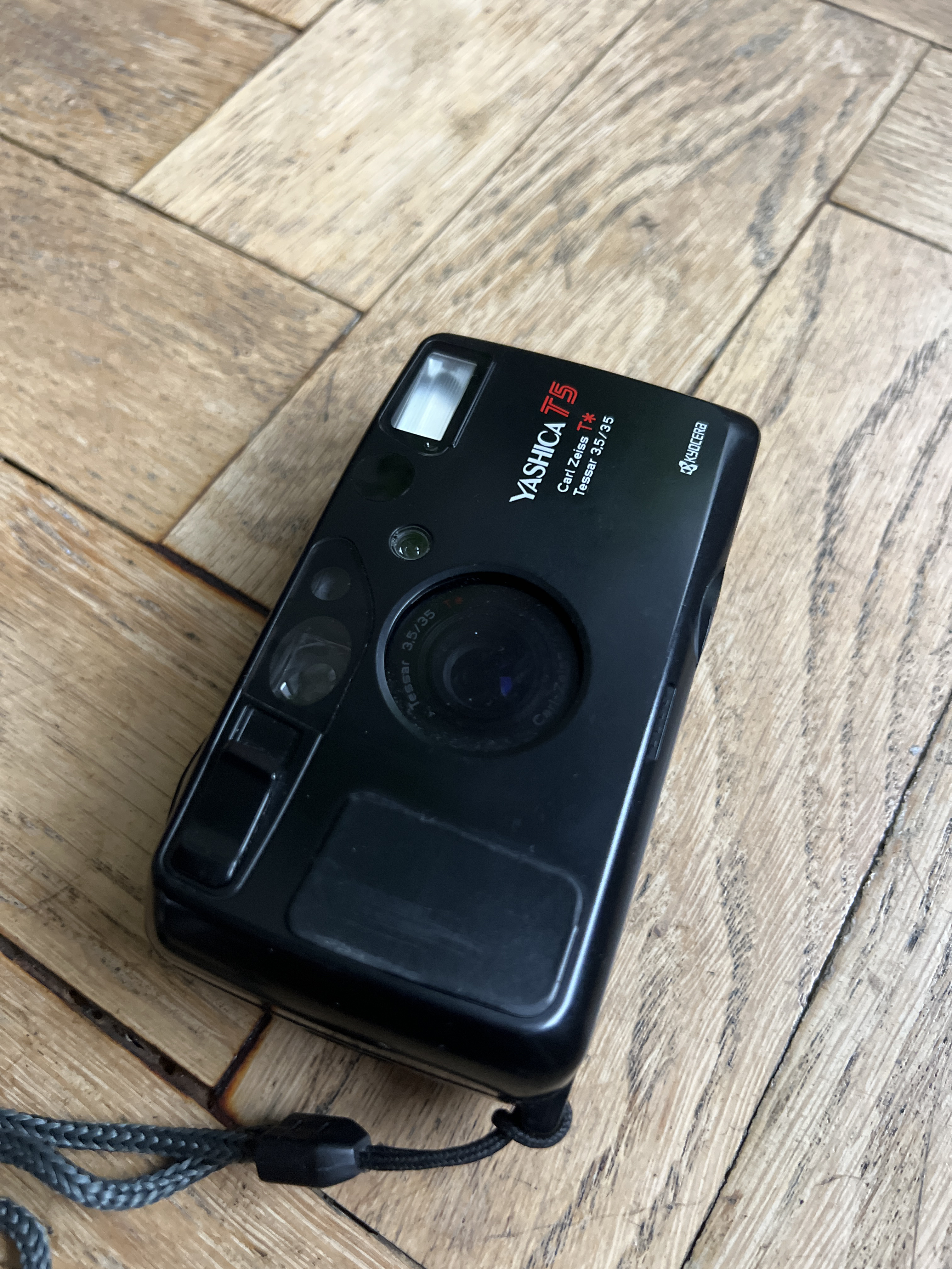 Yashica t5 point and shoot better than t4 / contax t2
