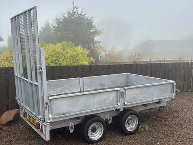8x5 twin axle trailer / heavy-duty with ramp