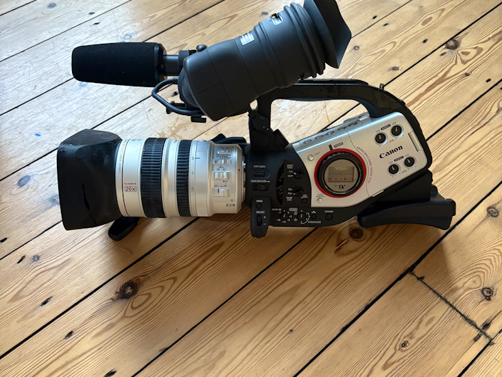 Canon xl2 minidv camera with 20x canon zoom 5.4- 108mm