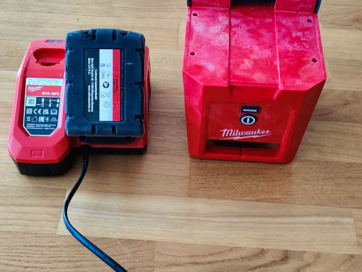 Milwaukee 4933464105 m18 pal-0 workshop lamp