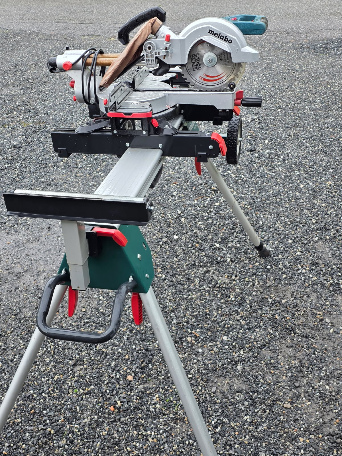 Metabo kapp- og gjærsag med stativ 