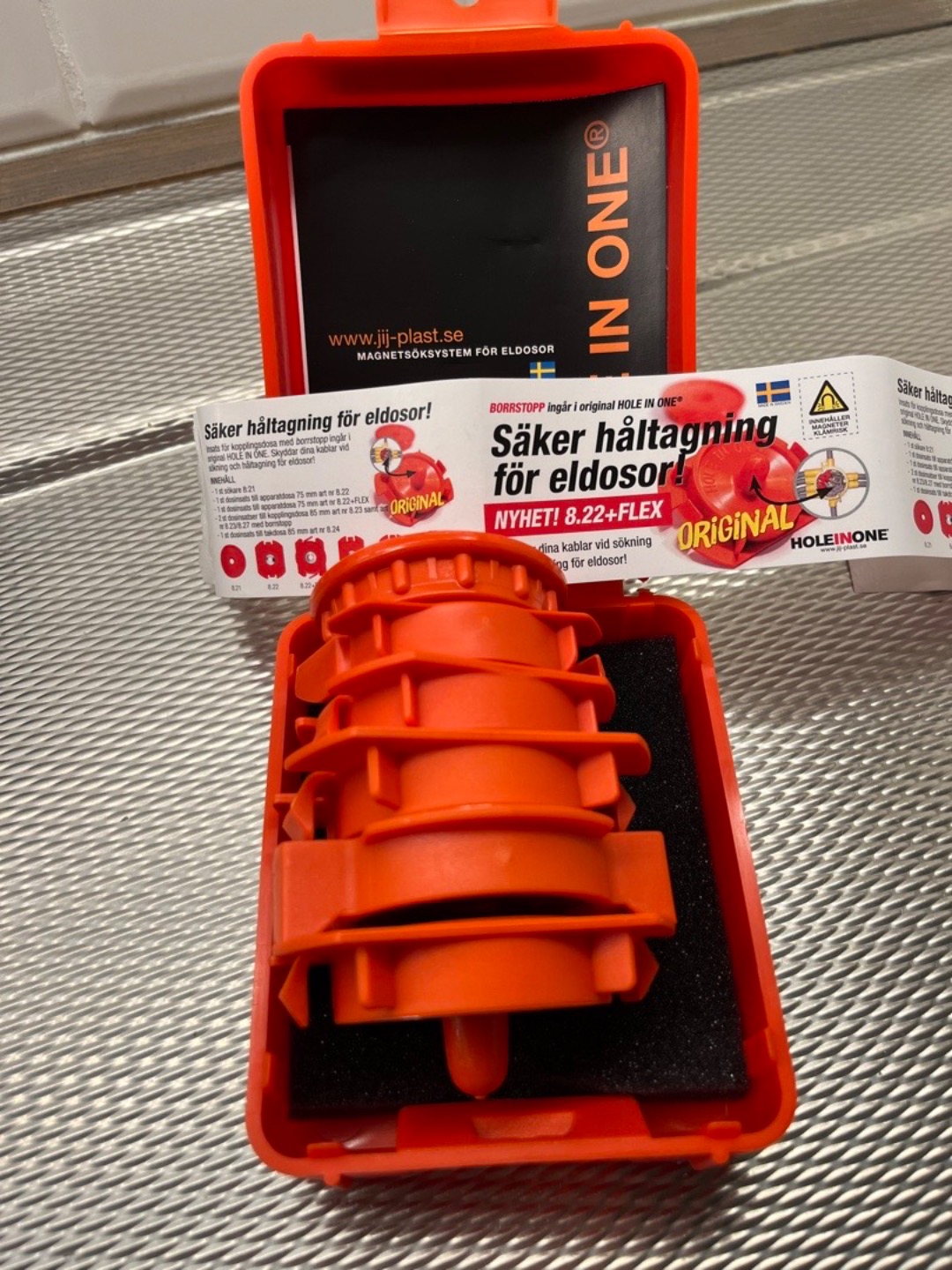 Hole in one - dossökare - håltagning eldosa