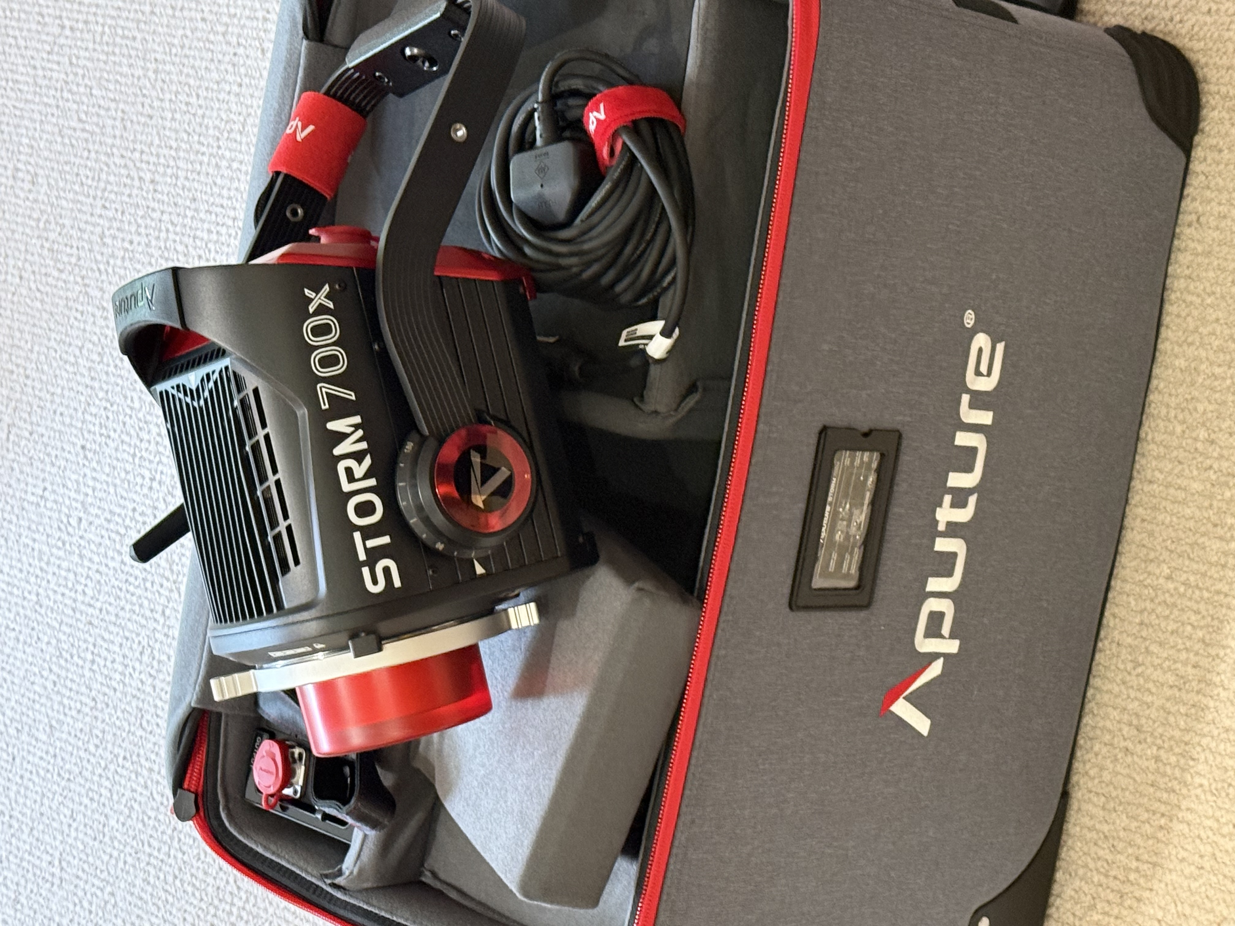 Aputure storm 700x