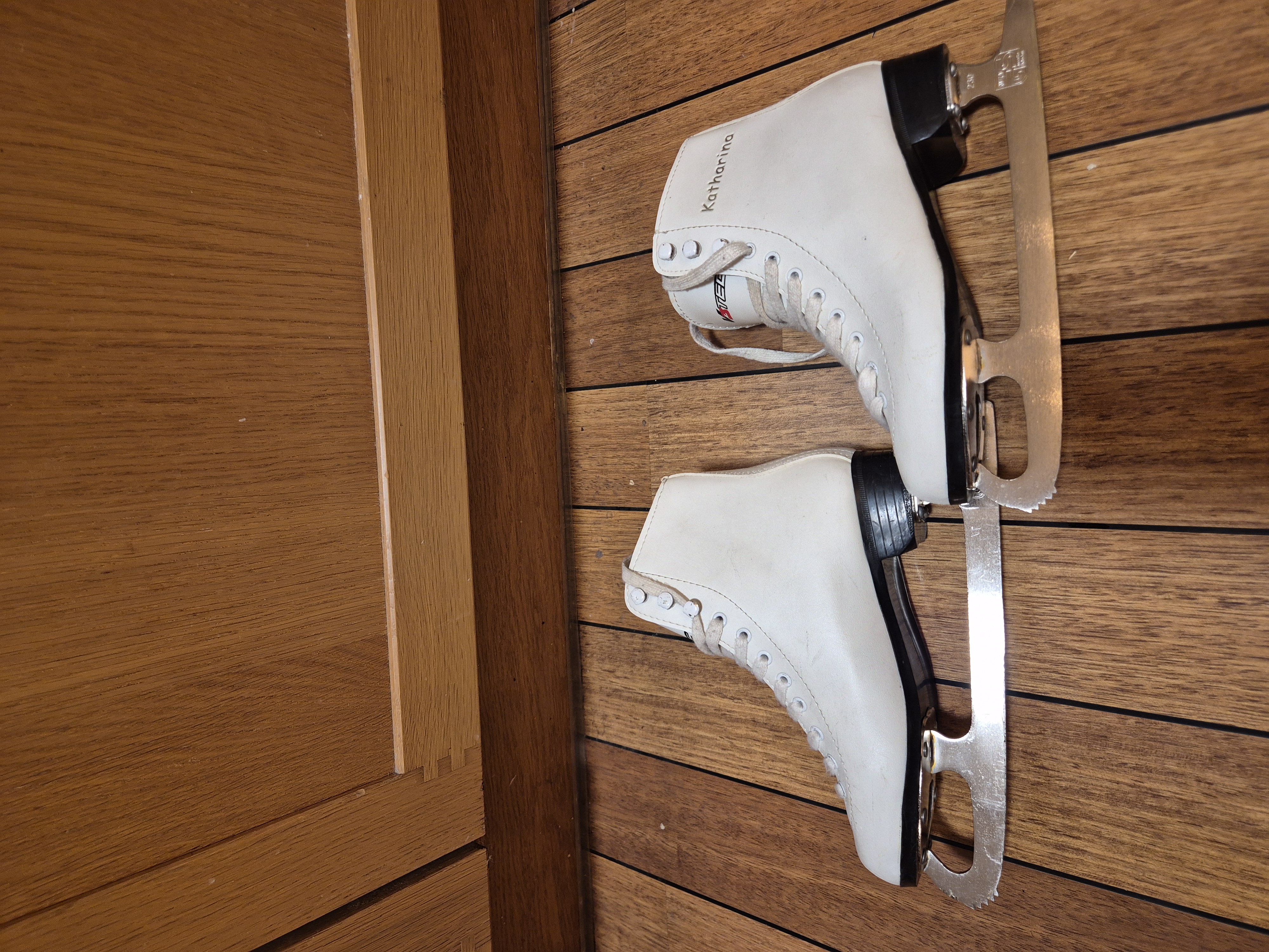 Kunstløpskøyter i str. 35