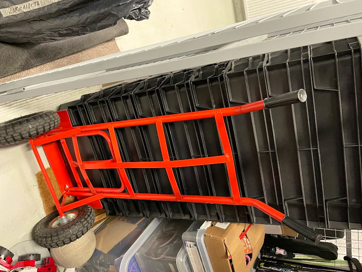 Nokkakärryt ja 9 muuttolaatikkoa