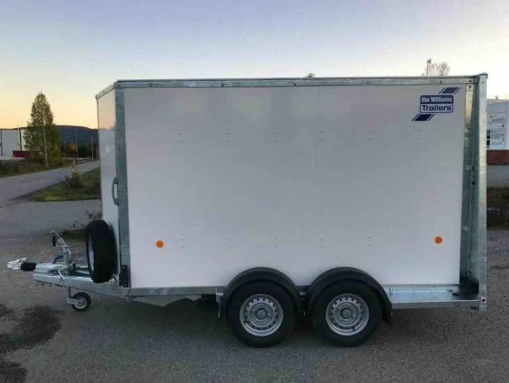 Stor ifor williams 2700kg med rampe/dør