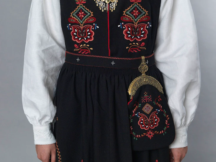 Sunnmørsbunad sort str. s(xs-m) til dame