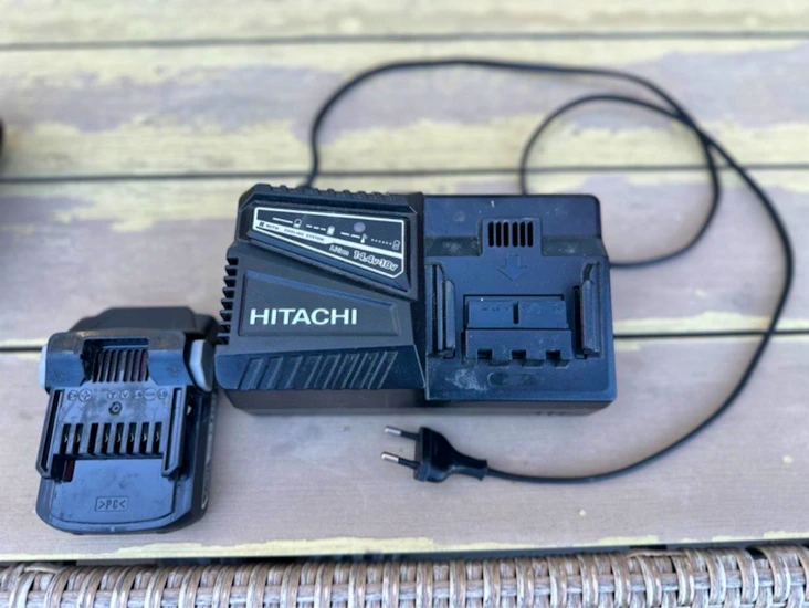 Hitachi laddare med extra batteri
