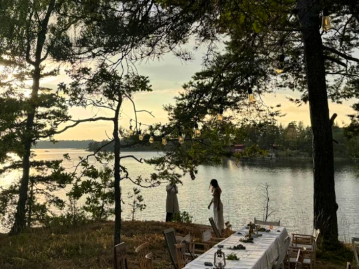 9 vita dukar • storlek: 240 x 140 cm • dukarna ska lämnas tillbaka tvättade