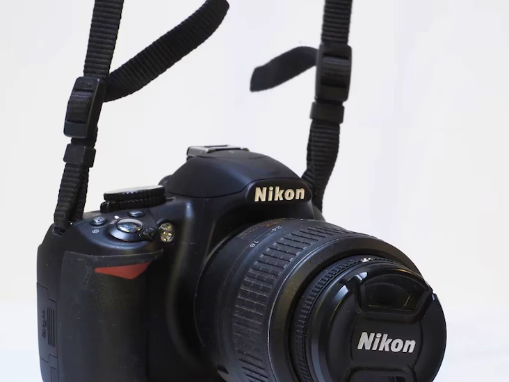 Nikon d3100 + af-s 18-55mm f/3,5-5,6g