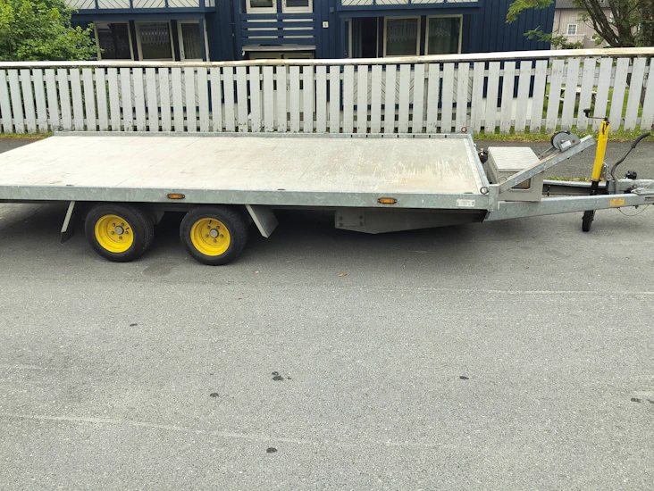 Multihenger med vinsj og stropper