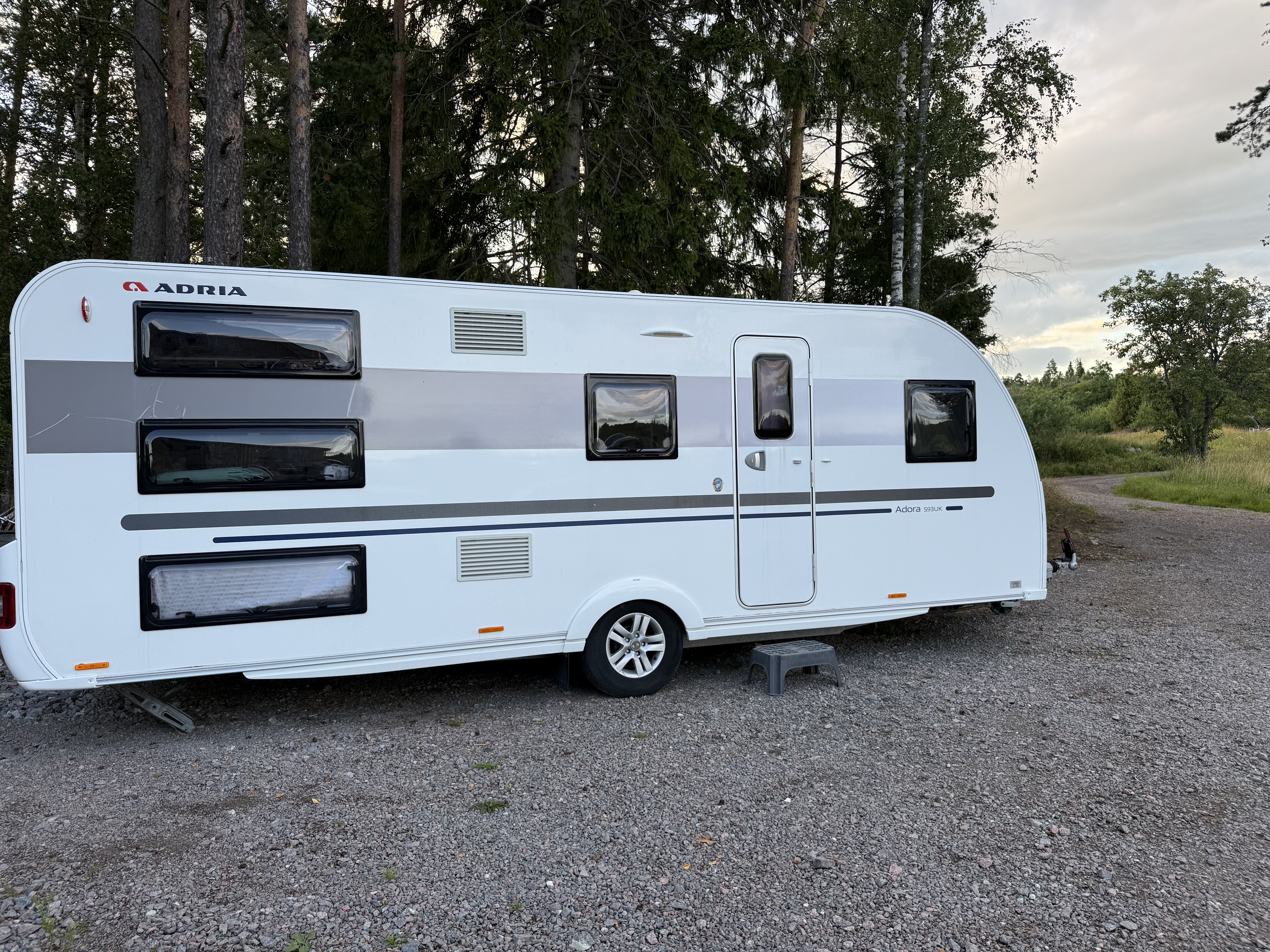 Adria adora 593 uk barnkammarvagn