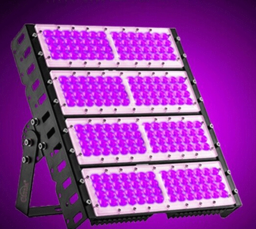 Stor og kraftig led uv/blacklight kanon. 