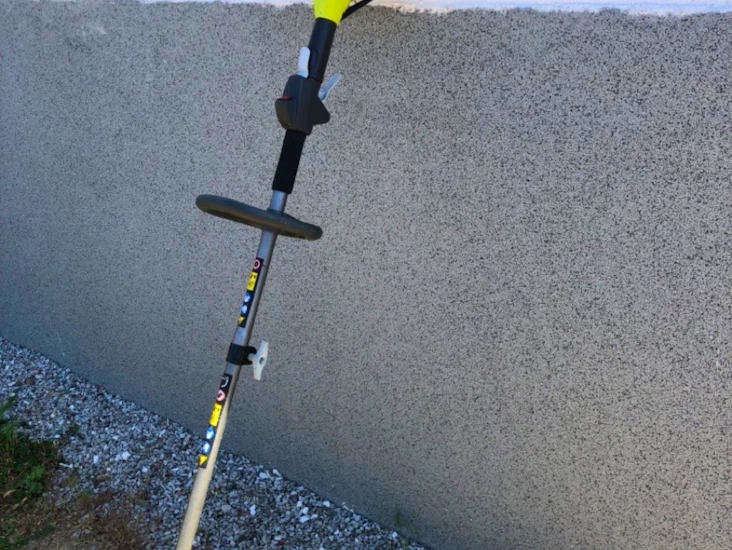 Bensindriven grästrimmer (ej röjsåg)