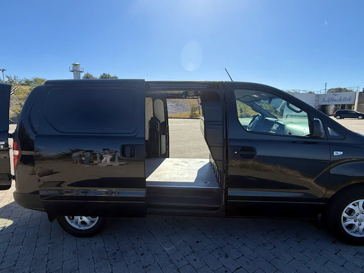 Skåpbil med dragkrok