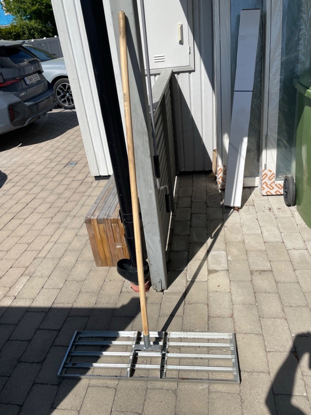Mycket bra dressraka för gräsmatta och dylikt