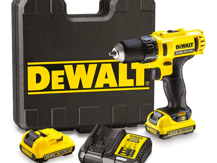 Borrskruvdragare med slag dewalt med bits