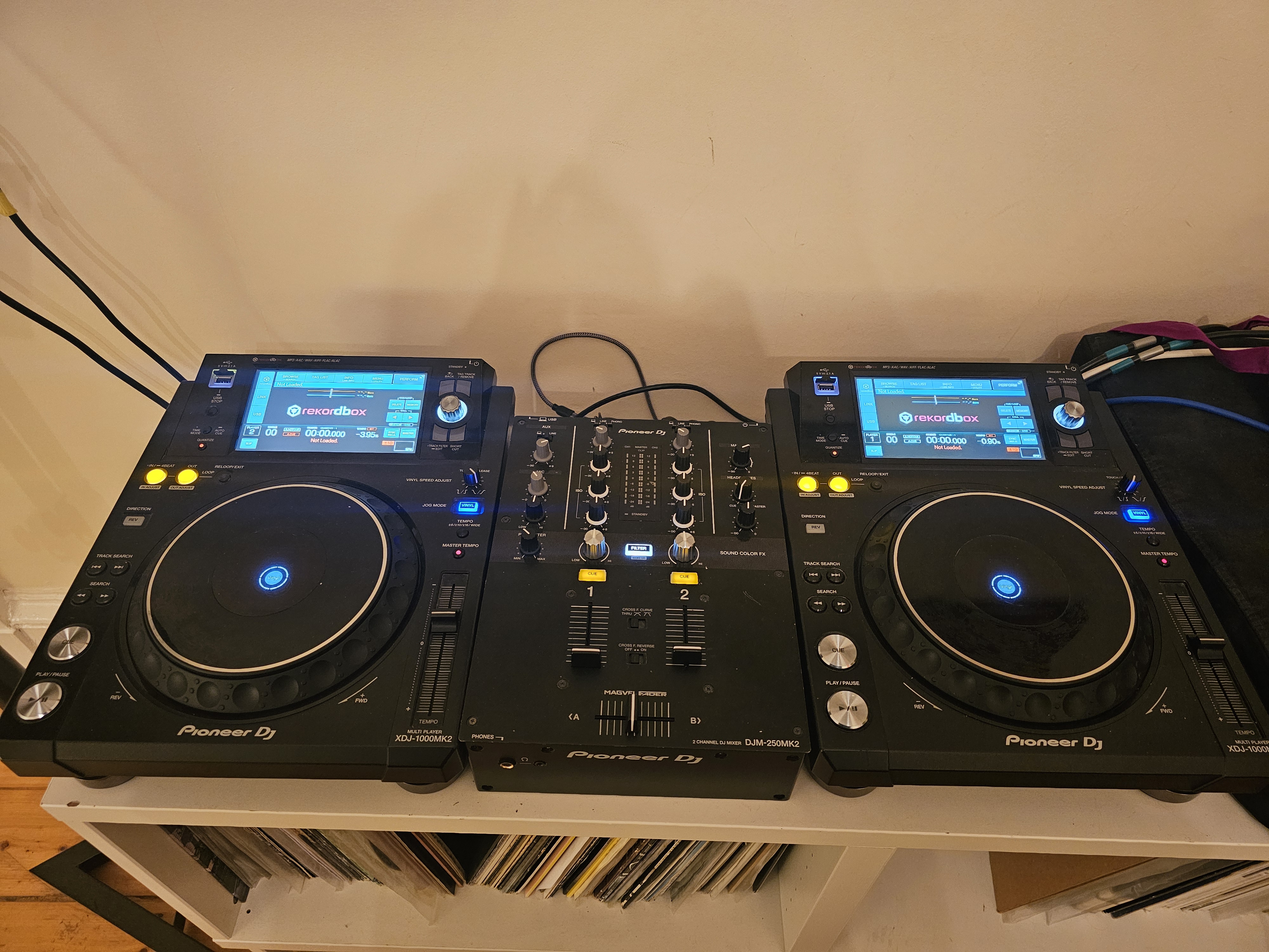 Pioneer xdj-1000mk2 (pair) x 2 + pioneer djm-250mk2 2-channel mixer