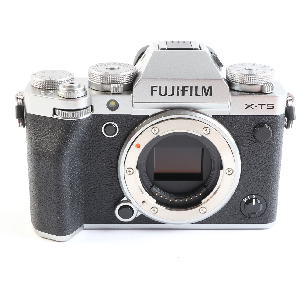 Fujifilm x-t5 – 40mp mirrorless camera (body only)