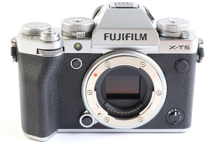 Fujifilm x-t5 – 40mp mirrorless camera (body only)