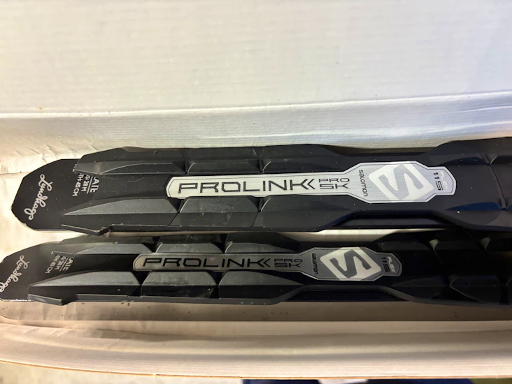 Lundhags retkiluistimet luitelumonoilla.