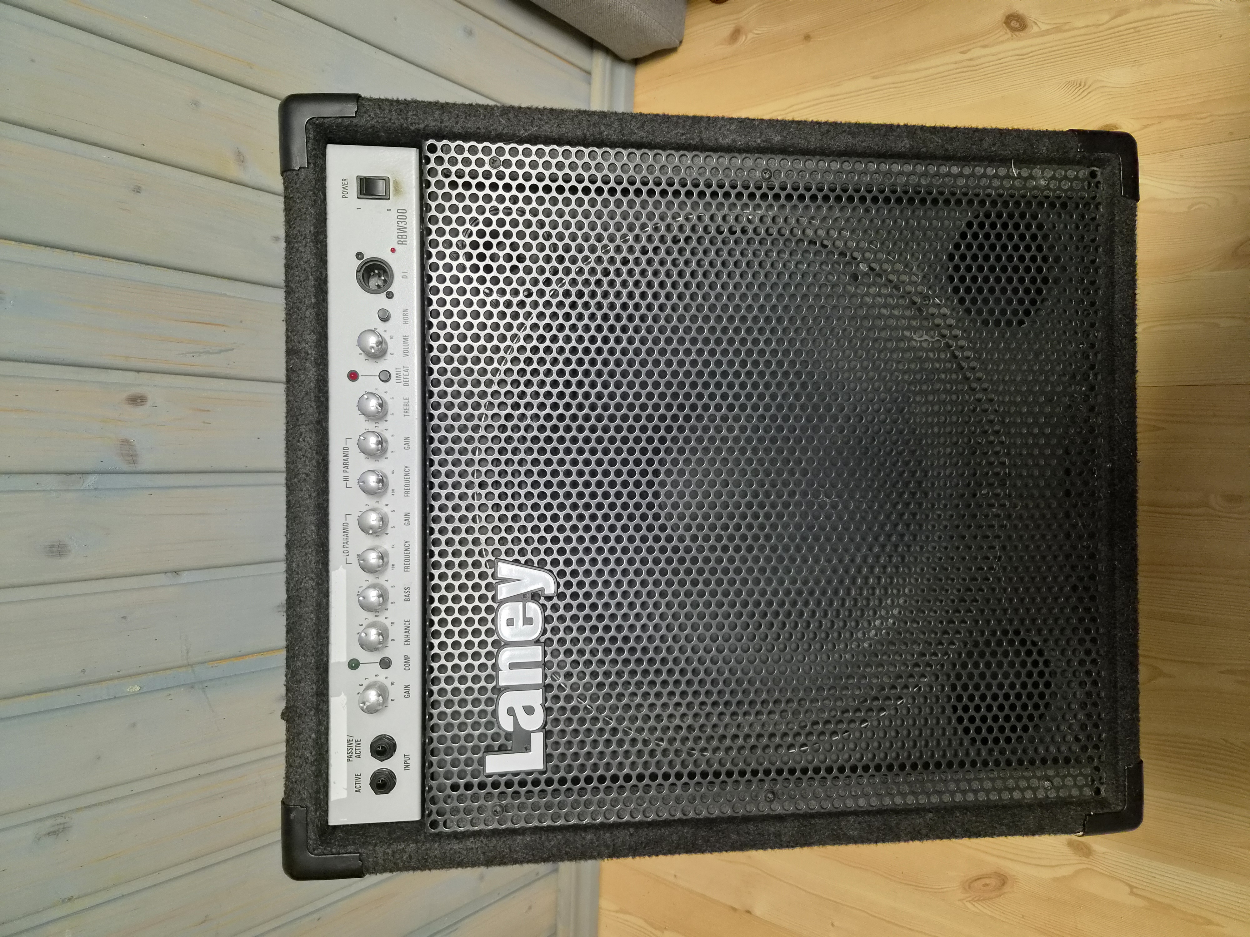 Basförstärkare combo laney rbw300