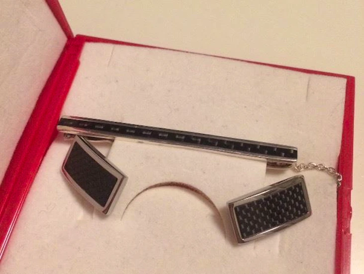 Manchettknappar och slipsnål