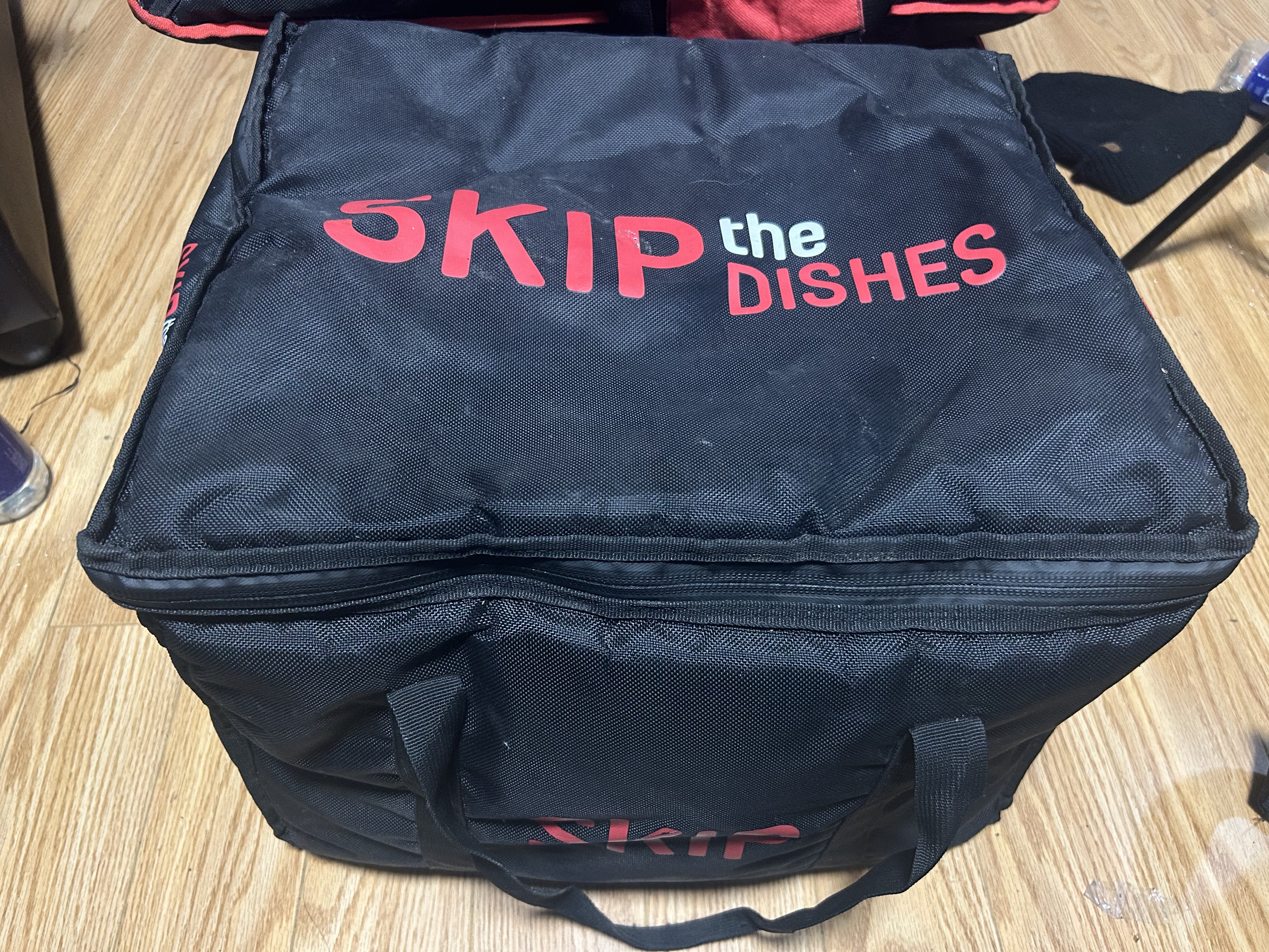 Dolly, carts, trolleys & meal delivery bags