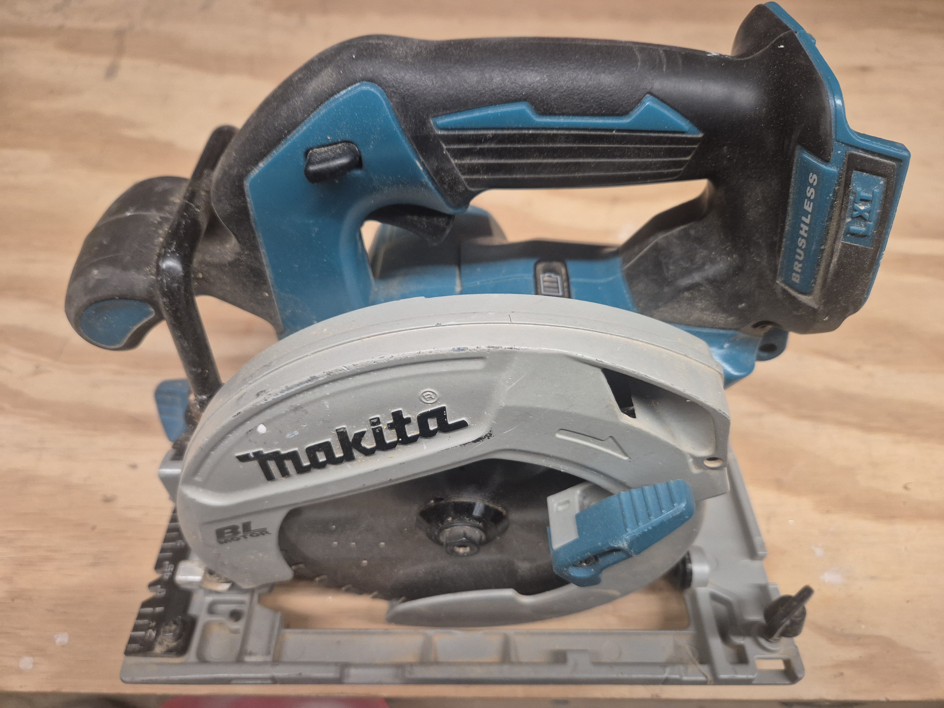Makita dhs680 18v kulløs rundsav 165 mm