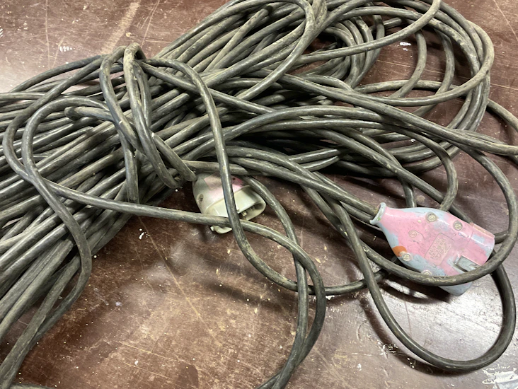 Elkabel med äldre kopplingar