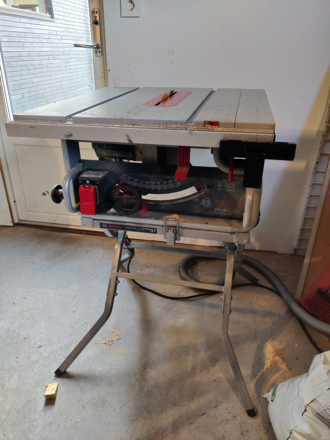 Bosch professional gts 10j m. stativ