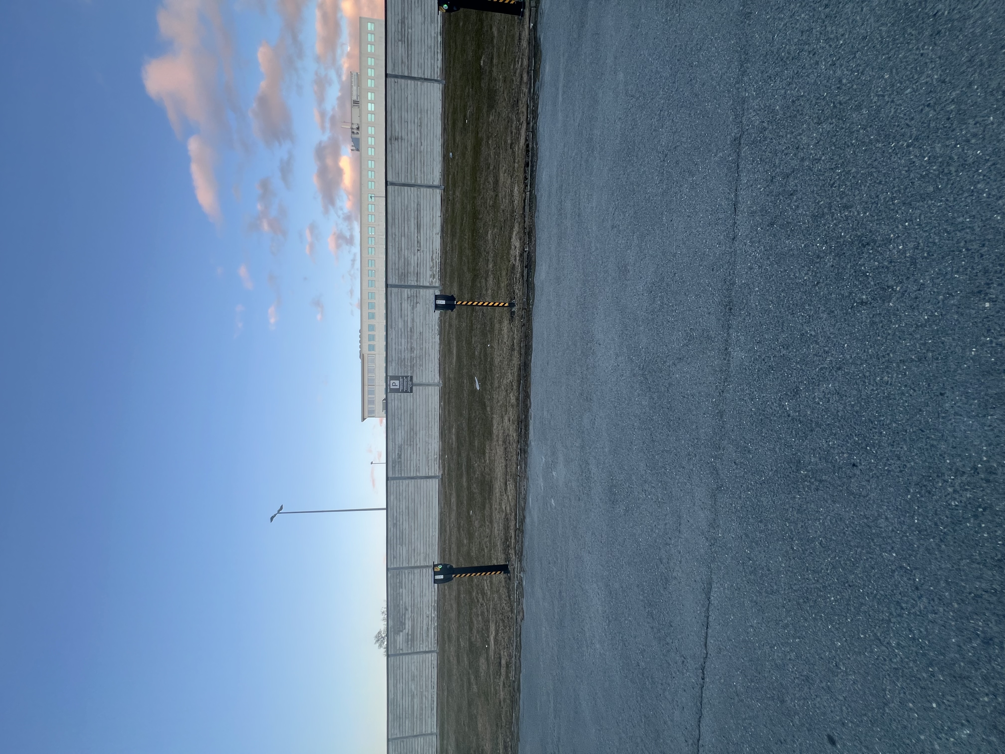 Parkeringsplass på moholt. ligger rett ved kiwi moholt