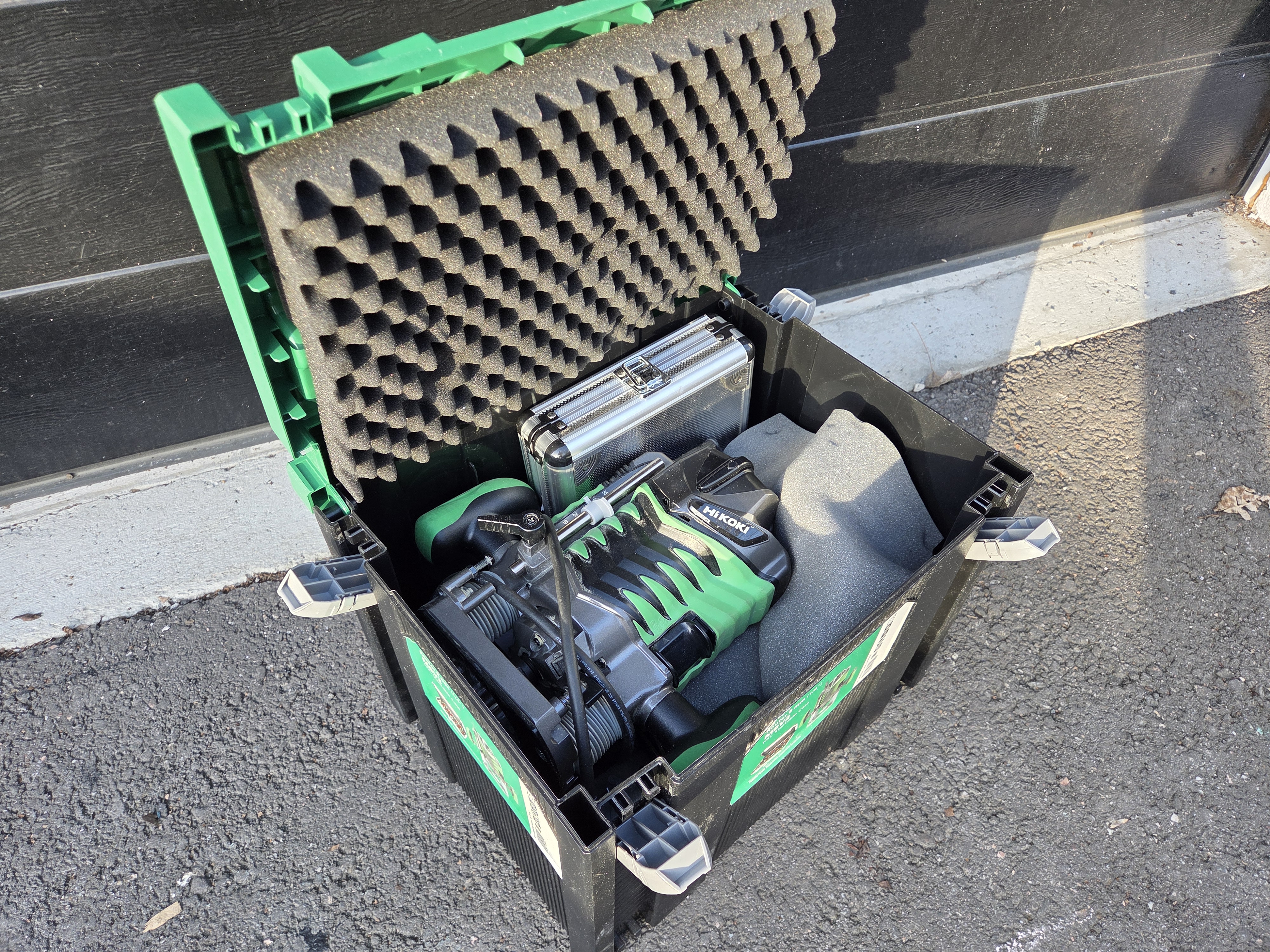 Hikoki yläjyrsin + teräsarja