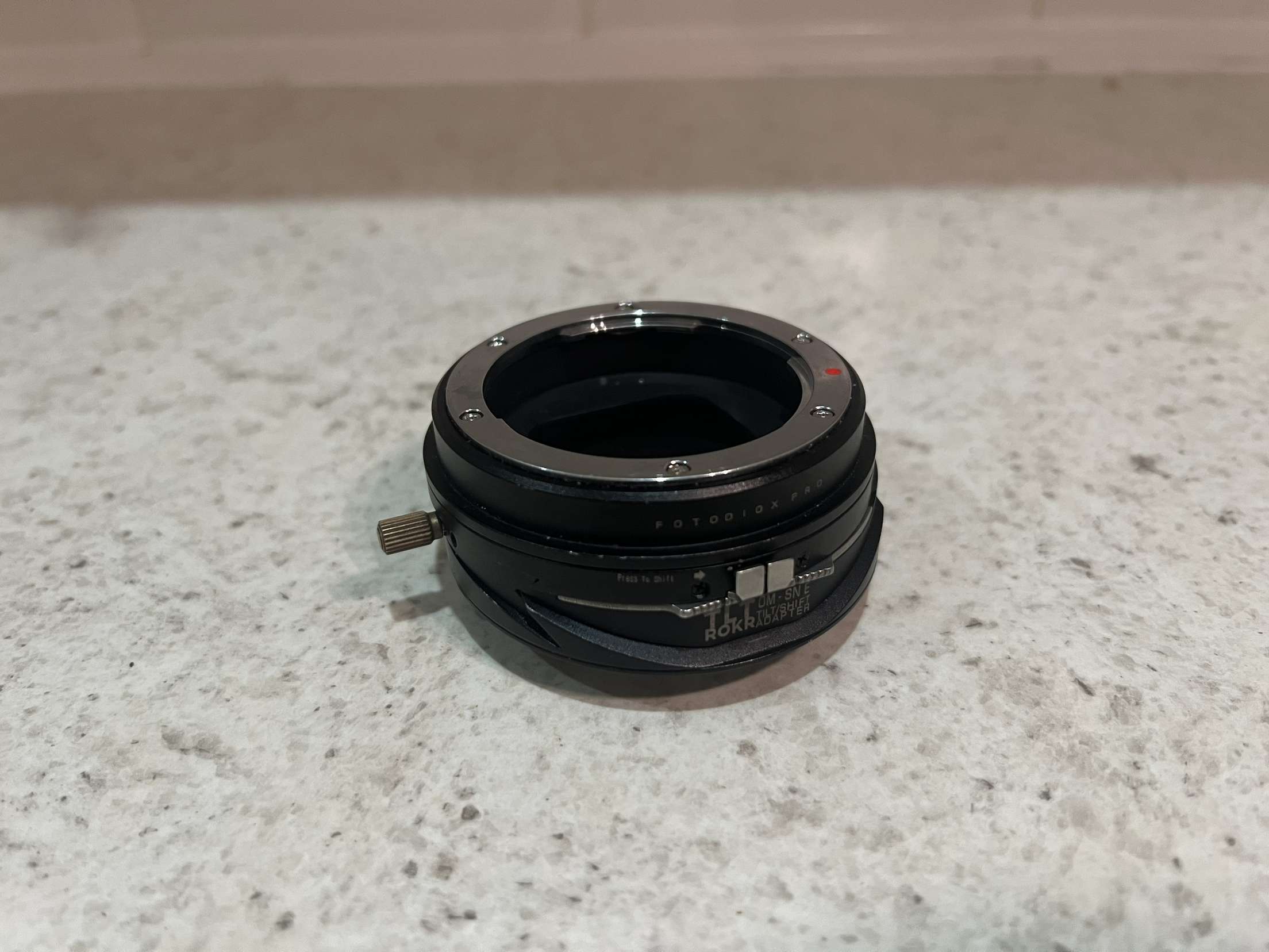 Tilt shift adapter