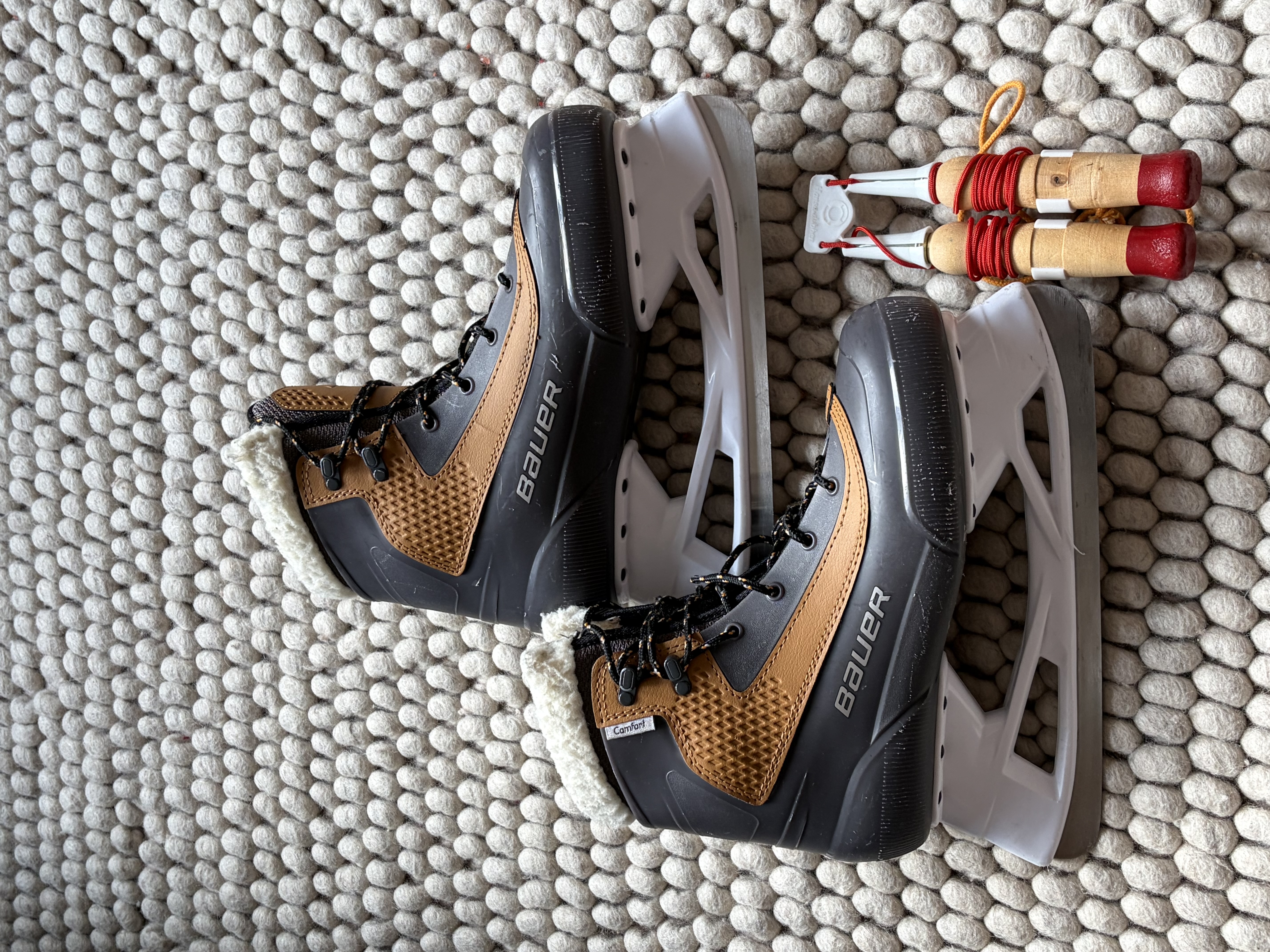 Bauer whistler skridskor strl 41 + isdubbar