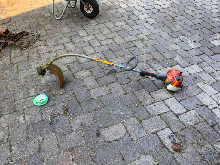 Husqvarna 323 bensindrivna trimmer