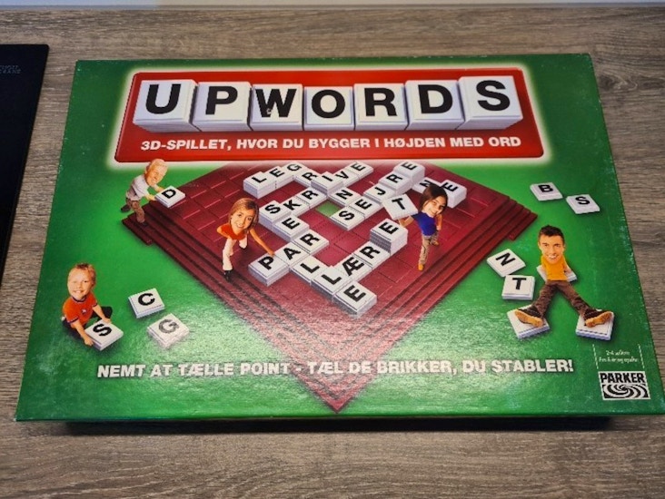 Upwords - 3d-etterkommeren til scrabble