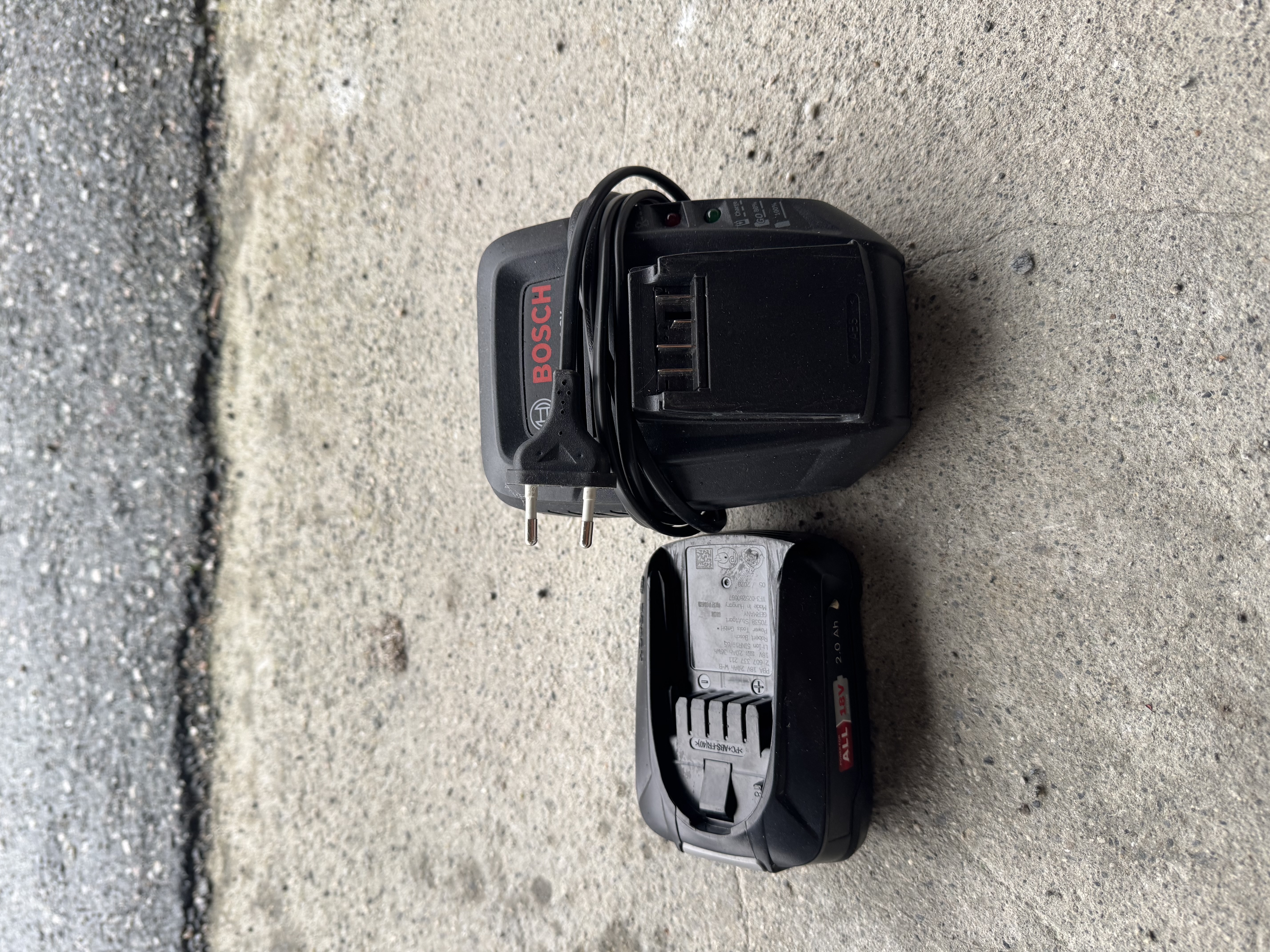 Batteri og batterilader bosch 